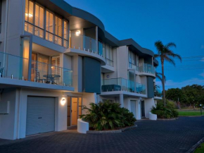 Barefoot 7 Fabulous Fingal Bay